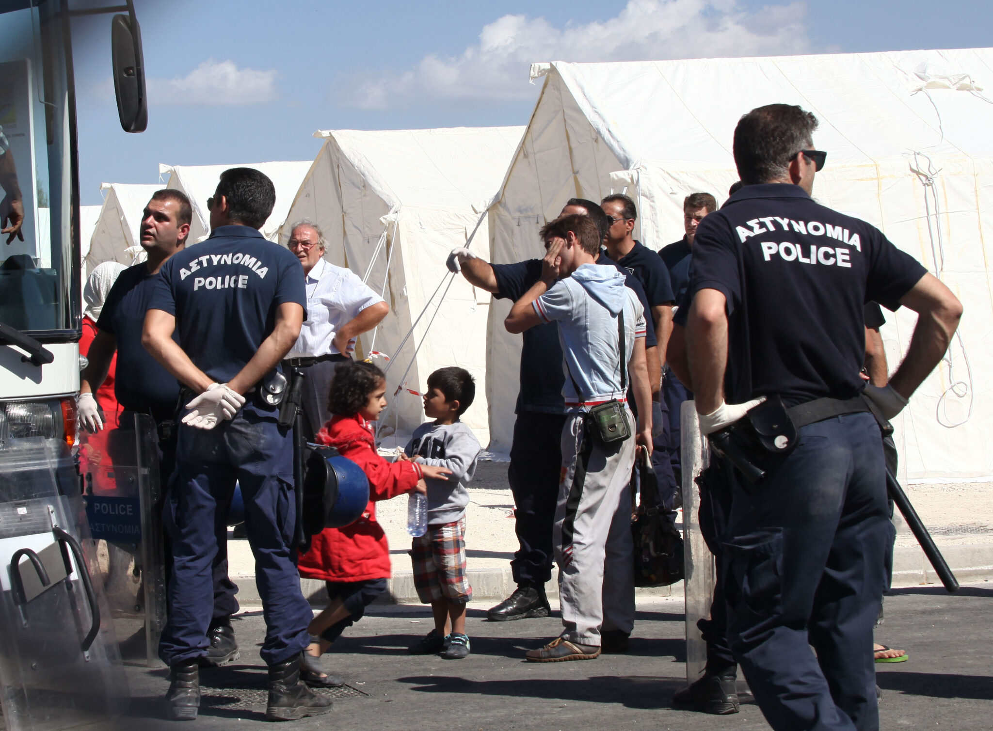 Καταγγελία ότι εξαπατούν μετανάστες στο "Πουρνάρα" και τους στέλνουν στο Λίβανο