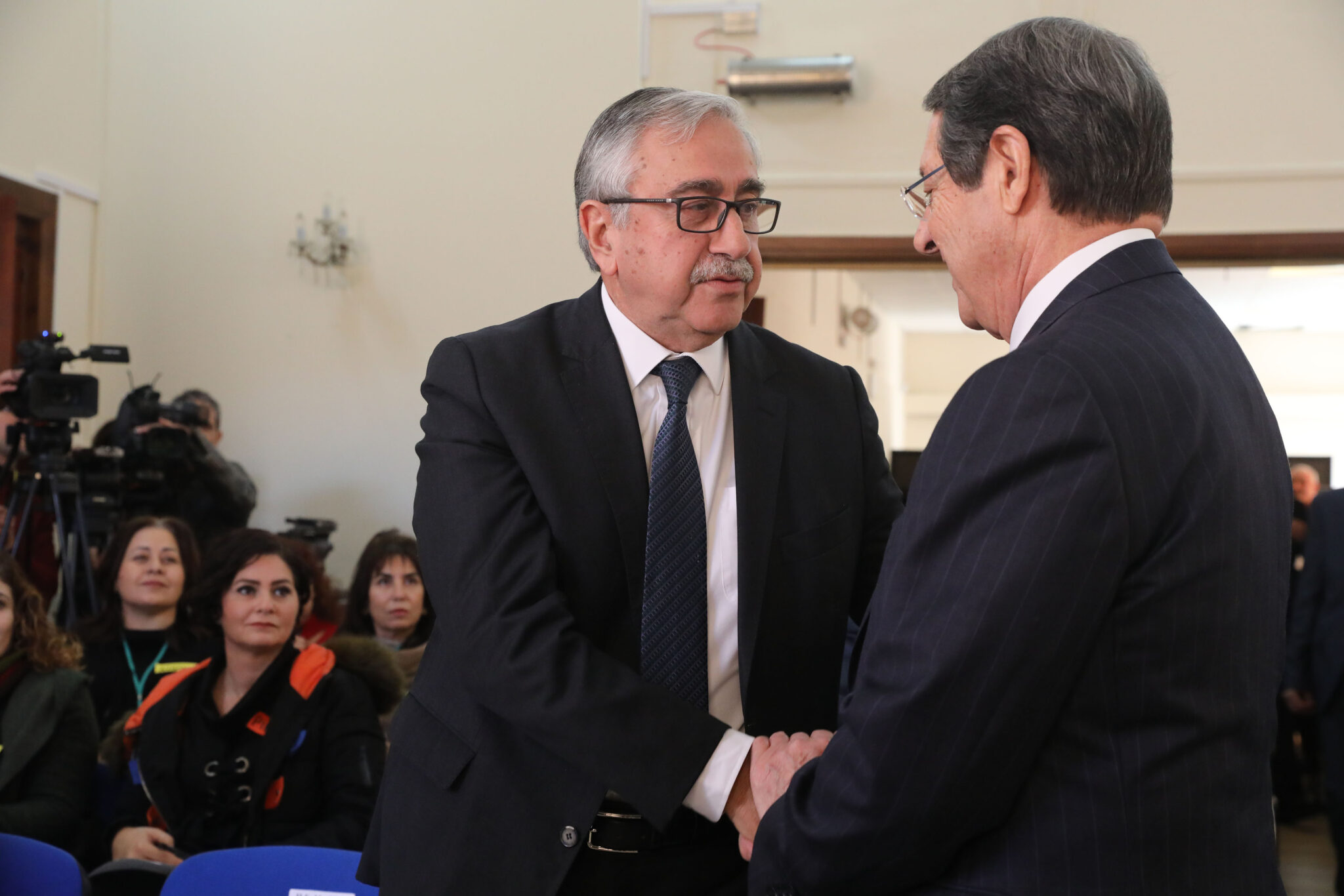 Ακιντζί: Θετική και ευχάριστη εξέλιξη η έναρξη συνομιλιών Ελλάδας-Τουρκίας