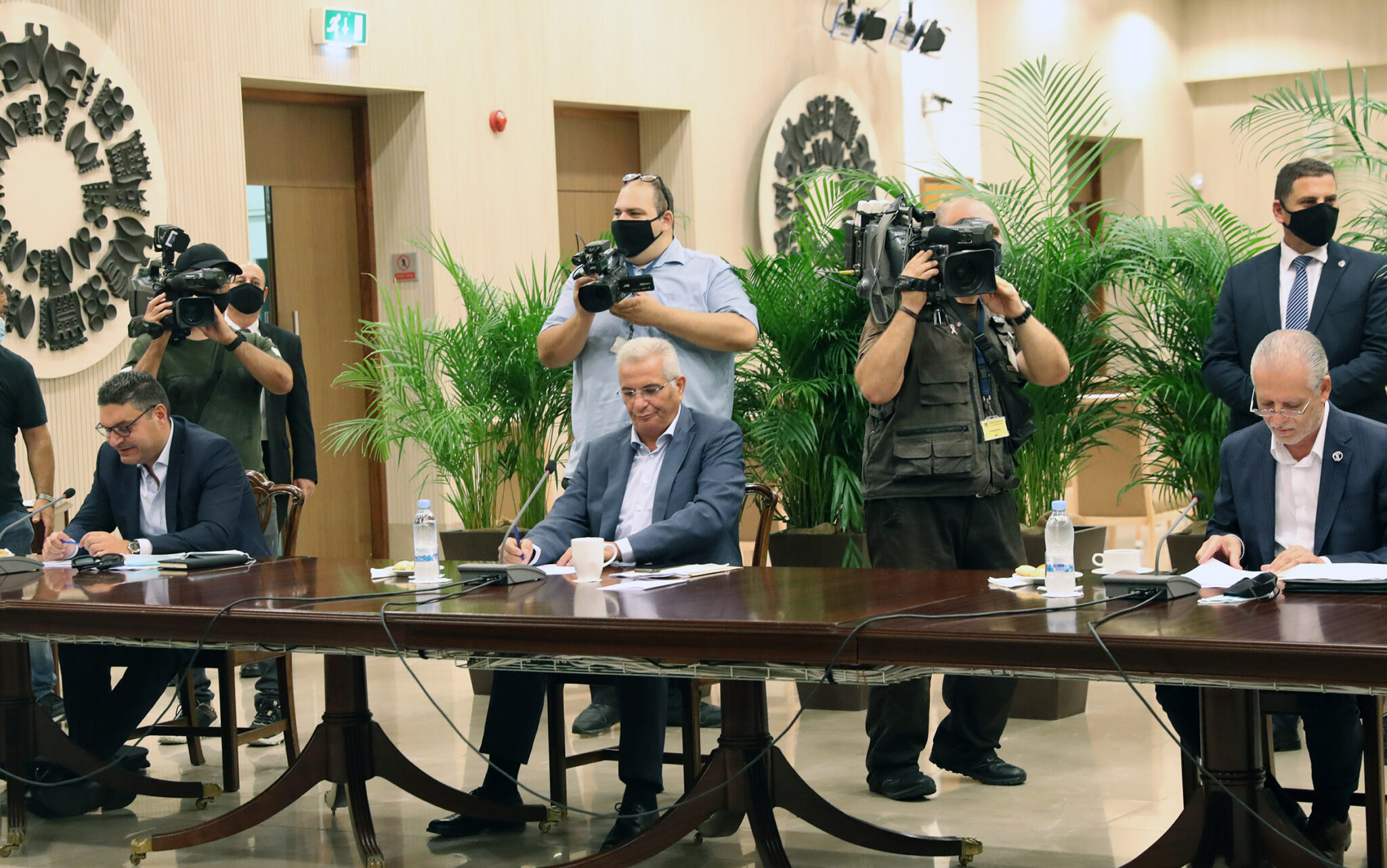 Κύκλος επαφών ΥΠΟΙΚ με όλα τα κόμματα ενόψει προϋπολογισμού για το 2021