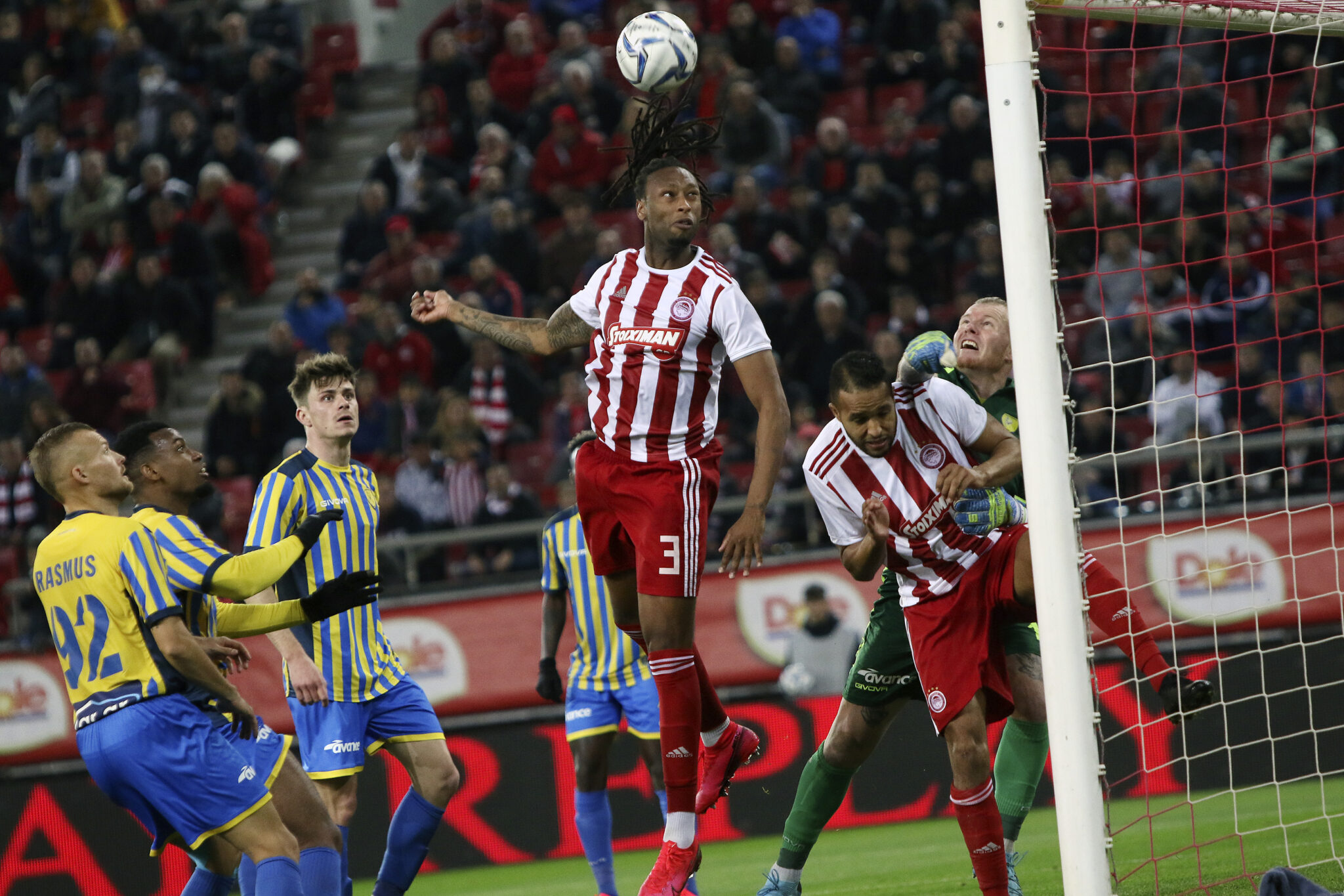 «Ψάχνεται» για κεντρικό αμυντικό ο Ολυμπιακός