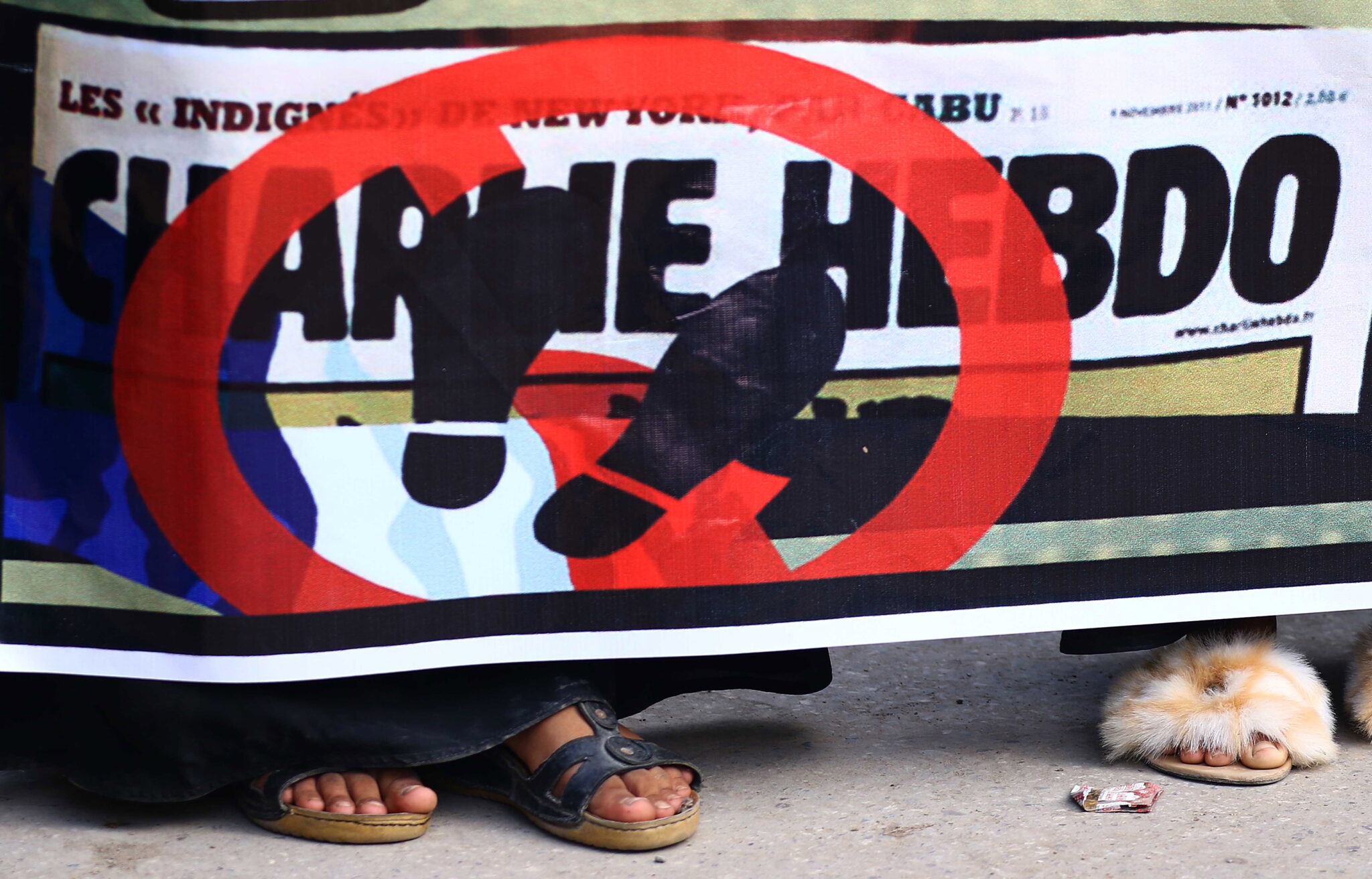 Σκίτσο του Μωάμεθ στο Charlie Hebdo «ανάβει φωτιές» ξανά στην Αλ Κάιντα