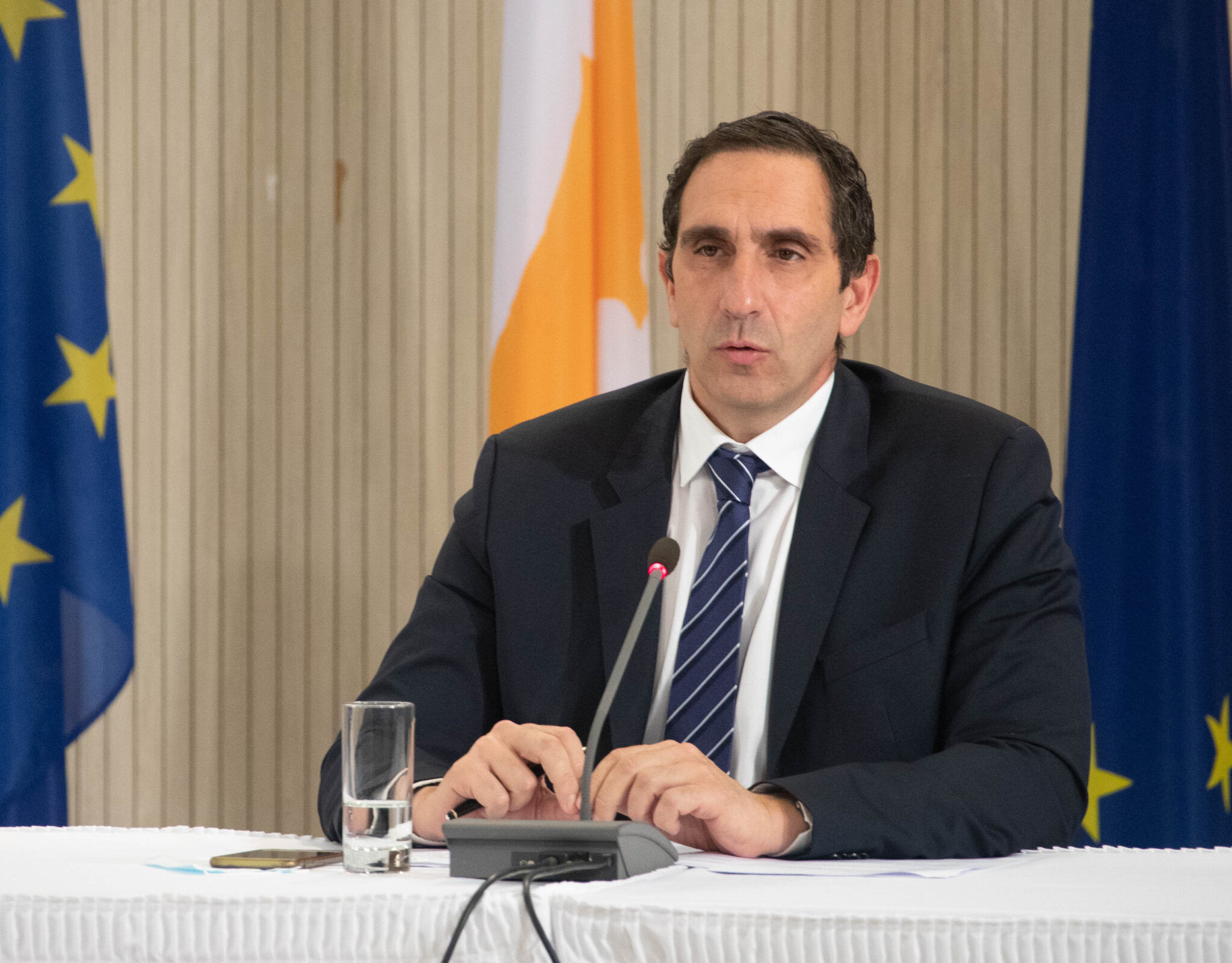 Υπουργός Υγείας: Επιβεβαιωμένα κρούσματα δεν δηλώνουν τις επαφές τους