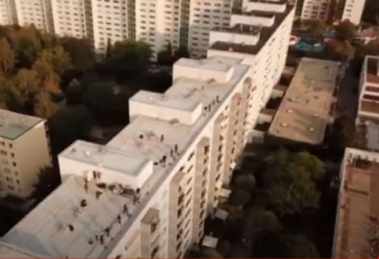 Η Συμφωνική Ορχήστρα Δρέσδης ανέβηκε σε ταράτσες για ένα μοναδικό κονσέρτο (VID)