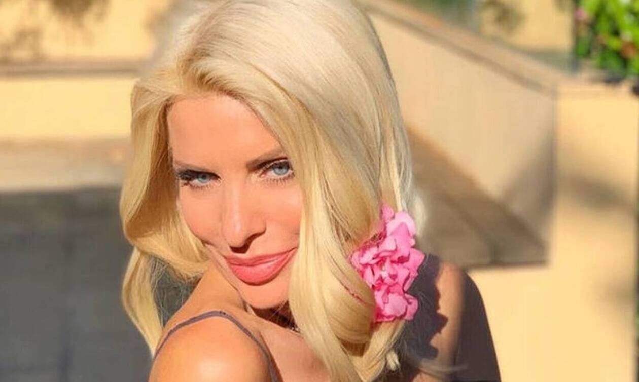 Η Μενεγάκη "διακοπάρει" στην Άνδρο και απαντά…που βρίσκονται τα παιδιά της