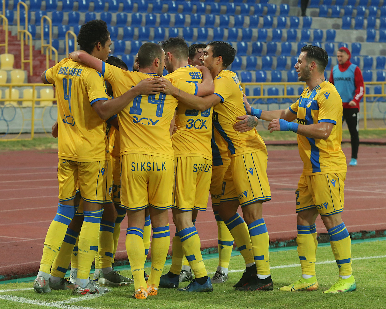 Με βελτίωση και ανατροπή στον Γ' γύρο ο ΑΠΟΕΛ (ΒΙΝΤΕΟ)