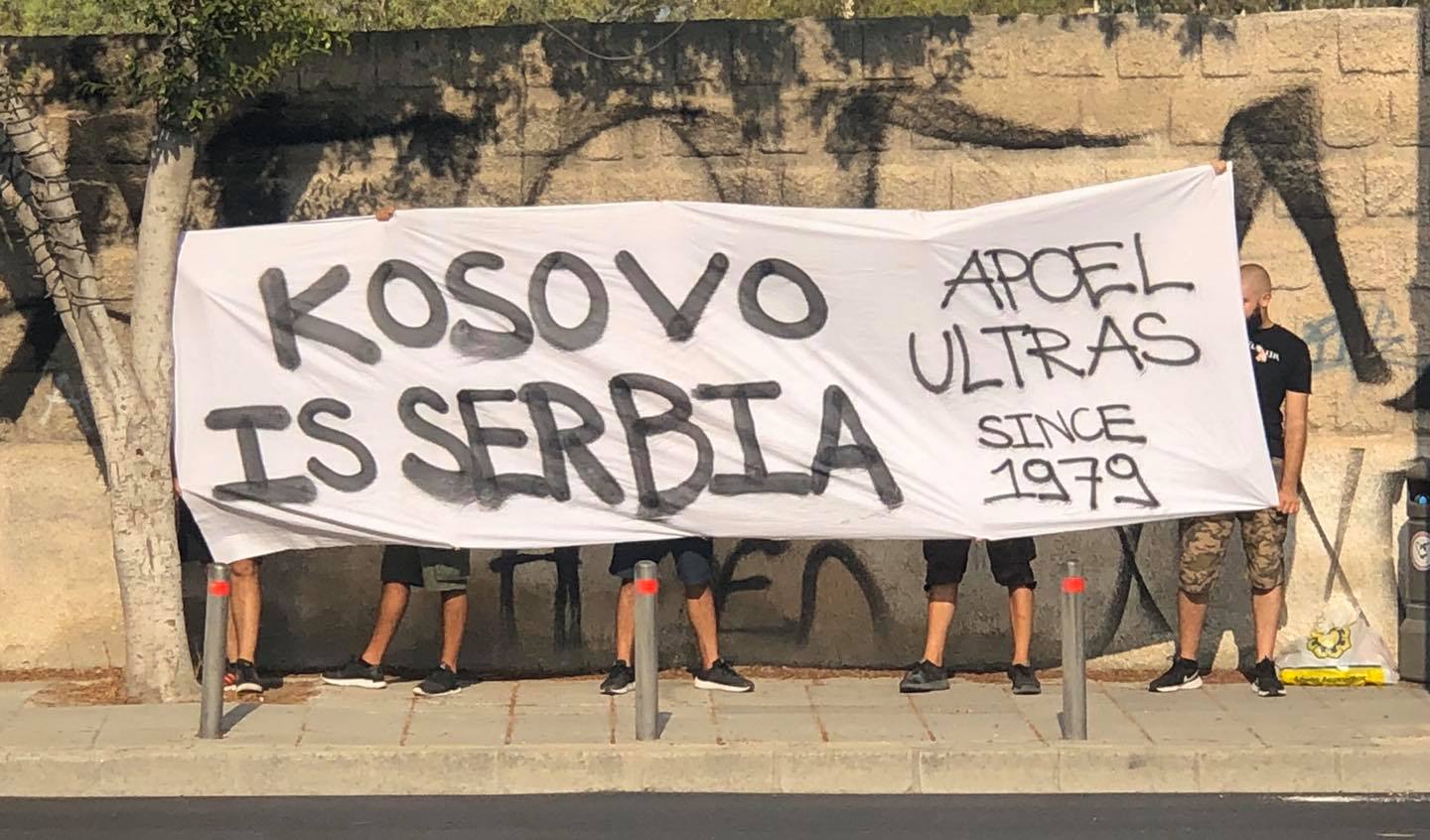 Ανάρτηση Ερυθρού Αστέρα με… άρωμα ΑΠΟΕΛ (ΦΩΤΟ)