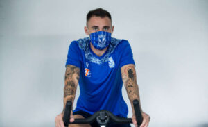 Mε… μάσκα Λεχ Πόζναν ο Κατσαράβα