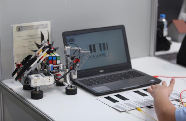 Διπλή βράβευση για Κύπριους μαθητές σε Ολυμπιάδες Πληροφορικής στο εξωτερικό