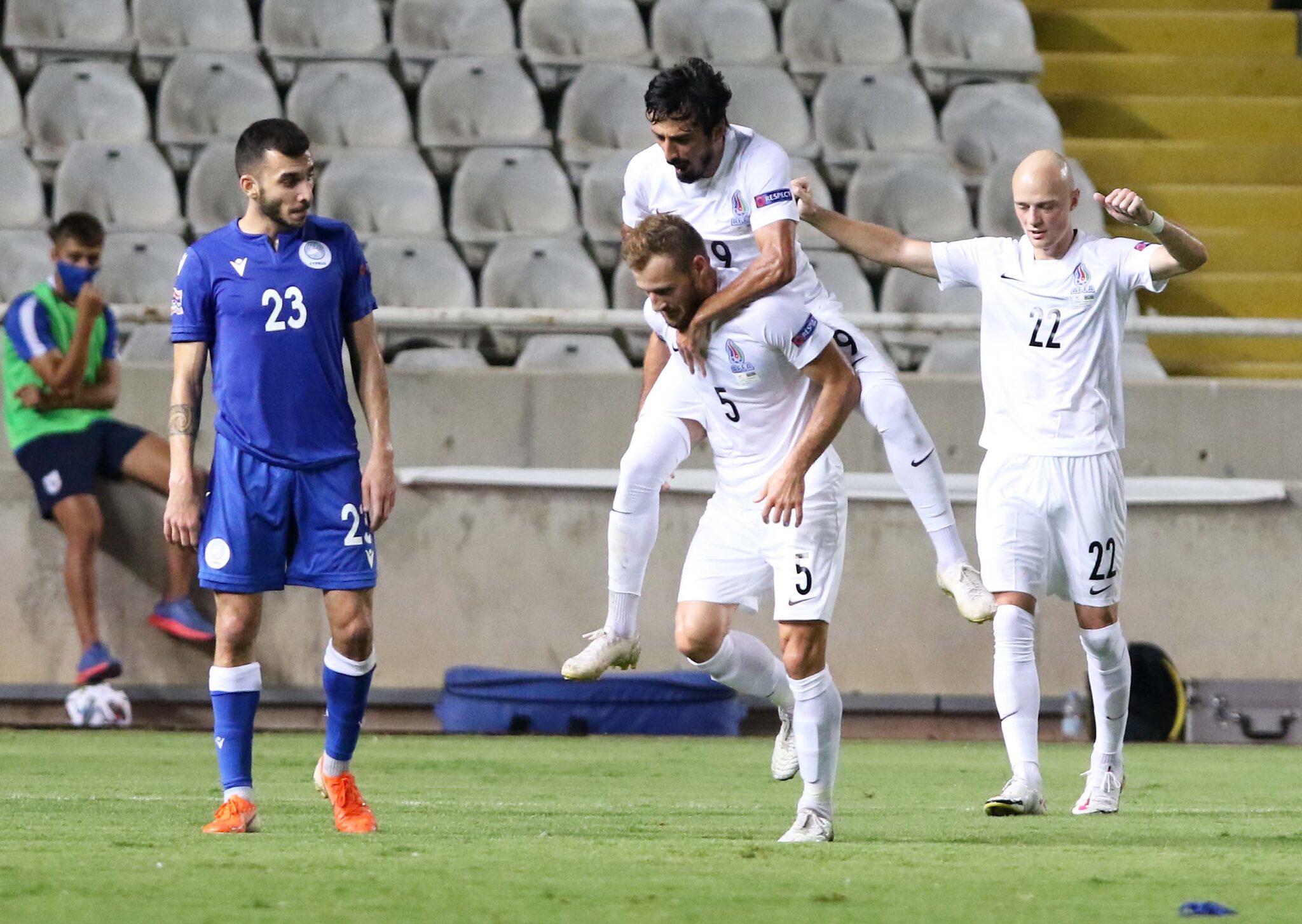 «Κόλλησε» τις ήττες η Εθνική που «πέταξε» ένα ημίχρονο (ΦΩΤΟ)