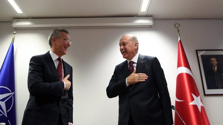 Πιέσεις για αποκλιμάκωση της έντασης και διάλογο