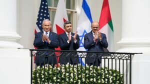 Υπογράφηκαν δύο ιστορικές συμφωνίες που αλλάζουν τις ισορροπίες στη Μέση Ανατολή