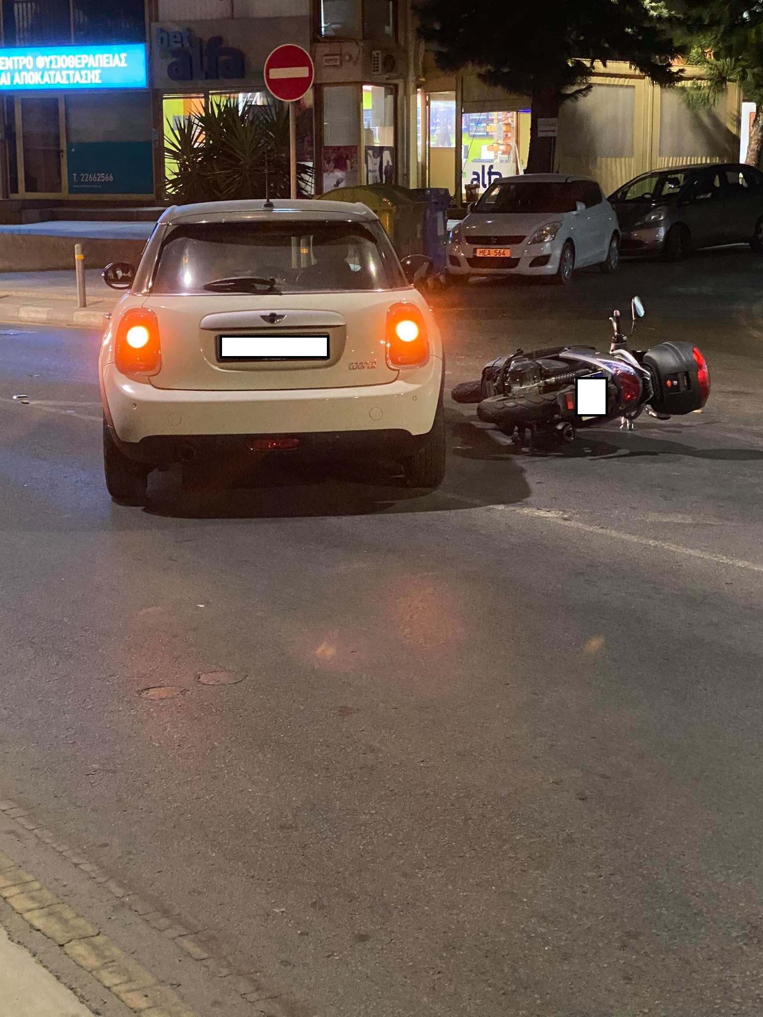 Τροχαίο ατύχημα στον Άγιο Δομέτιο: Μοτοσικλετιστής προσέκρουσε σε όχημα (ΦΩΤΟ)