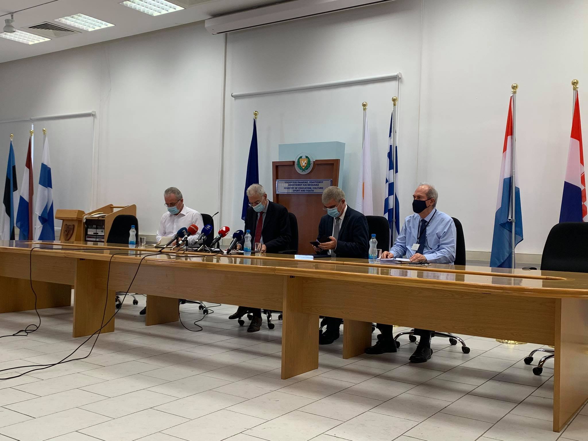 Βάζουν ομάδα υγείας για ιχνηλατήσεις σε κάθε σχολείο (ΒΙΝΤΕΟ)