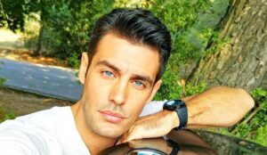 Για πρώτη φορά! Ο Μαρτάκης μας "συστήνει" τον (επίσης κούκλο) αδερφό του (ΦΩΤΟ)