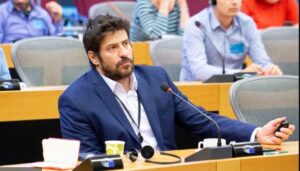 Ο Αλέξης Γεωργούλης αποκάλυψε τον μισθό του ως… Ευρωβουλευτής!