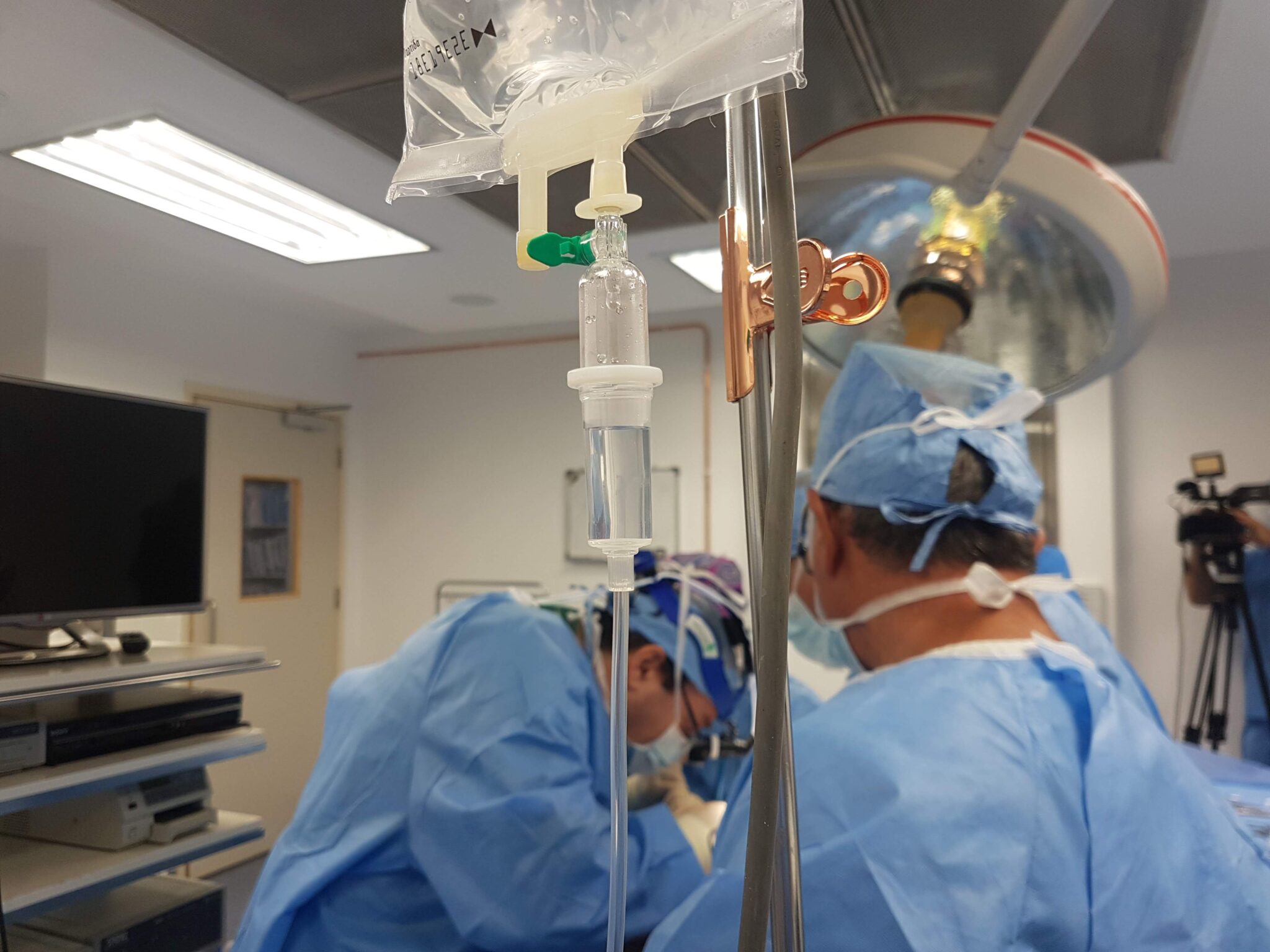 Αγώνας δρόμου για να σωθεί η όραση οκτώ ασθενών που μολύνθηκαν από μικρόβιο