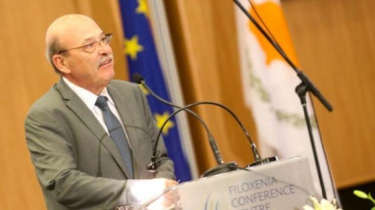 Στον Αδάμο Αδάμου τα "κλειδιά" της Βουλής (ΒΙΝΤΕΟ)