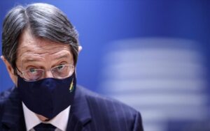 ΒΙΝΤΕΟ: Ο Αναστασιάδης και άλλες 7 προσωπικότητες σε καλούν να φορέσεις μάσκα