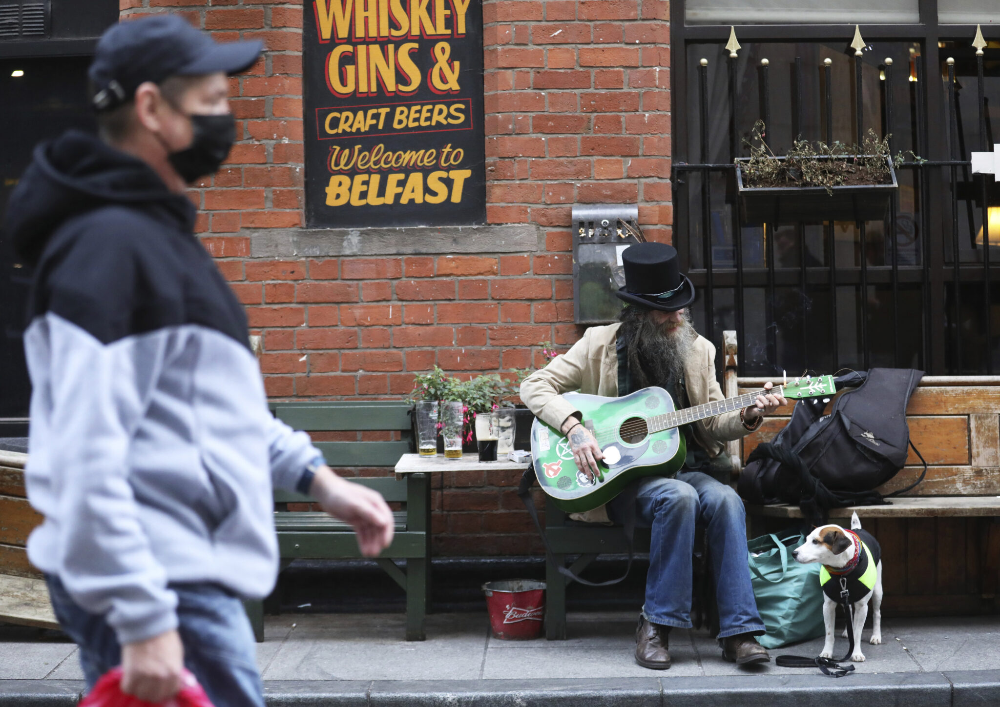 Σε νέο lockdown από την Τετάρτη και για έξι εβδομάδες η Ιρλανδία