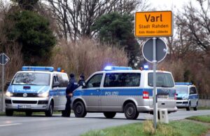 Συναγερμός στη Γερμανία, όχημα έπεσε πάνω σε πεζούς