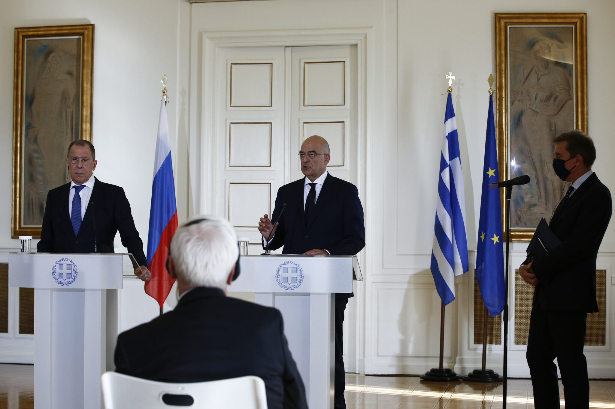 Δένδιας σε Λαβρόφ: Θα υπερασπιστούμε την κυριαρχία μας