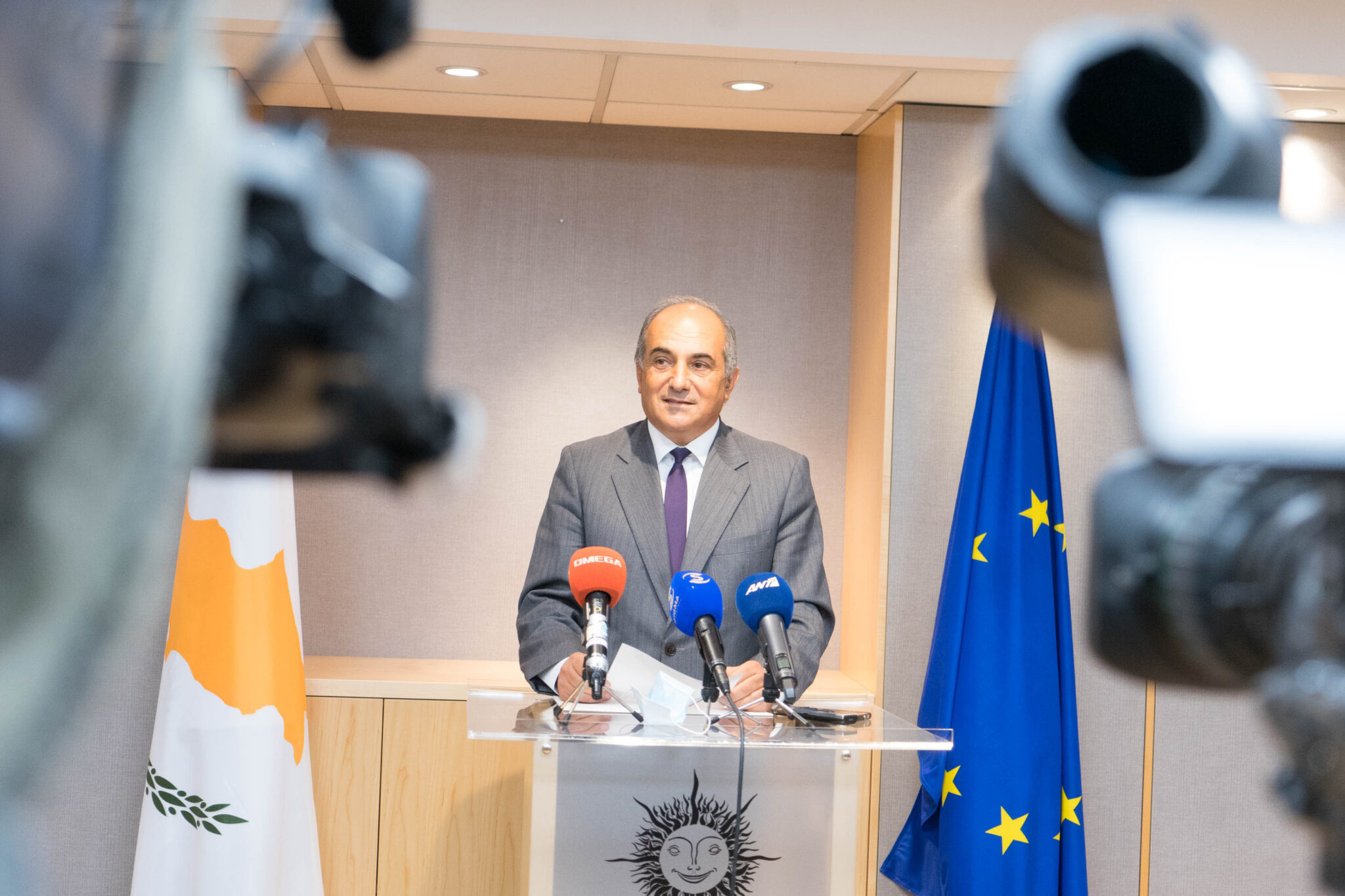 "Κανεί πιον" θα φωνάξουν πολίτες έξω από τη Βουλή και ζητούν παραίτηση Συλλούρη