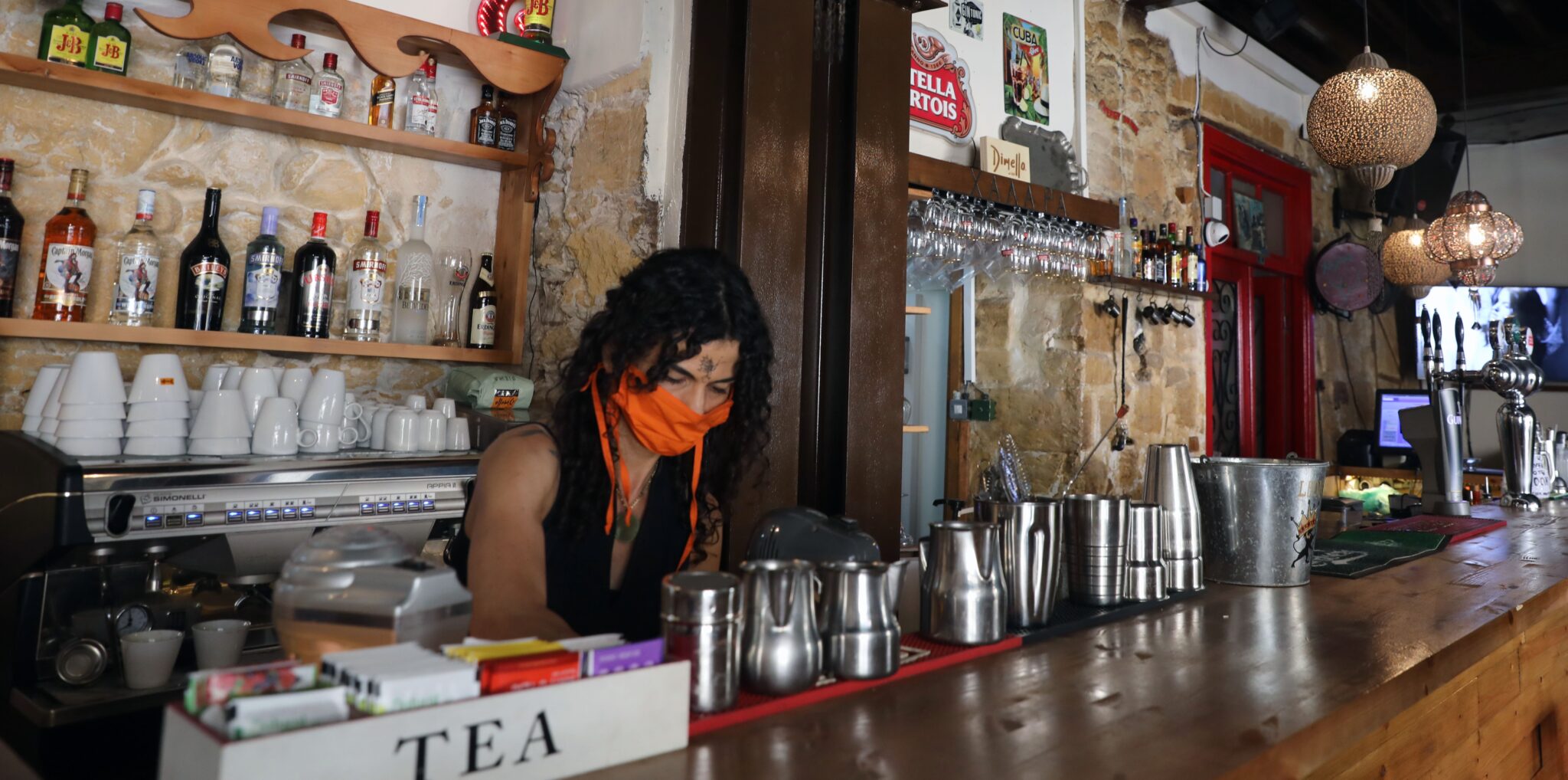 "Καμπάνες" €1,500 σε δύο επιχειρηματίες γιατί οι υπαλλήλοι τους δεν είχαν μάσκες