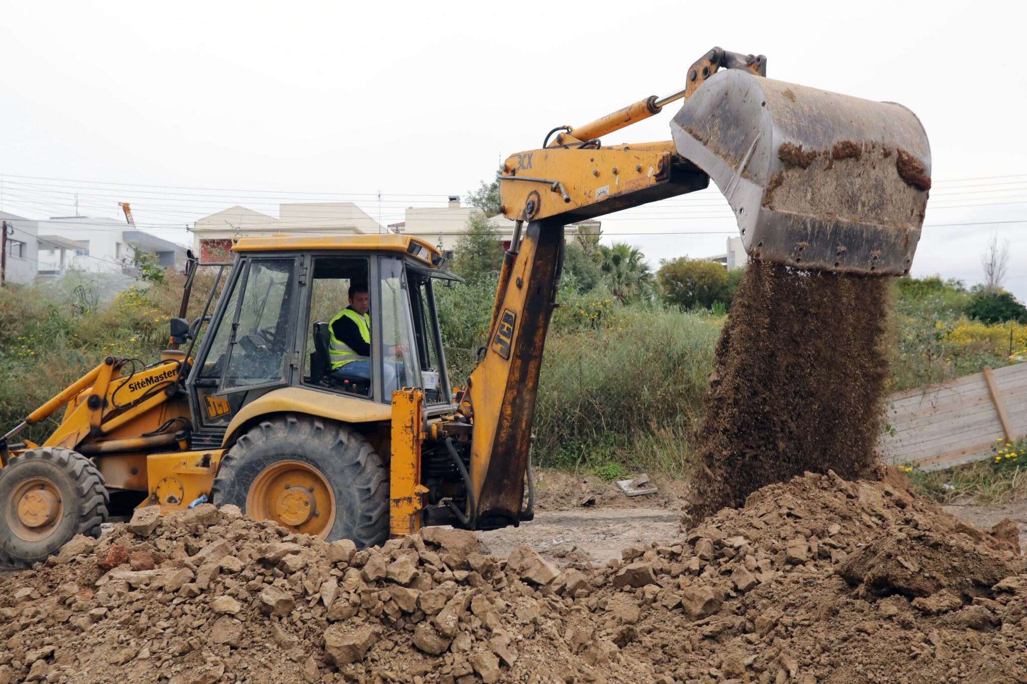 Εργολάβος έκοψε κατά λάθος καλώδια της ΑΗΚ και άφησε χωρίς ρεύμα Δάλι και Νήσου