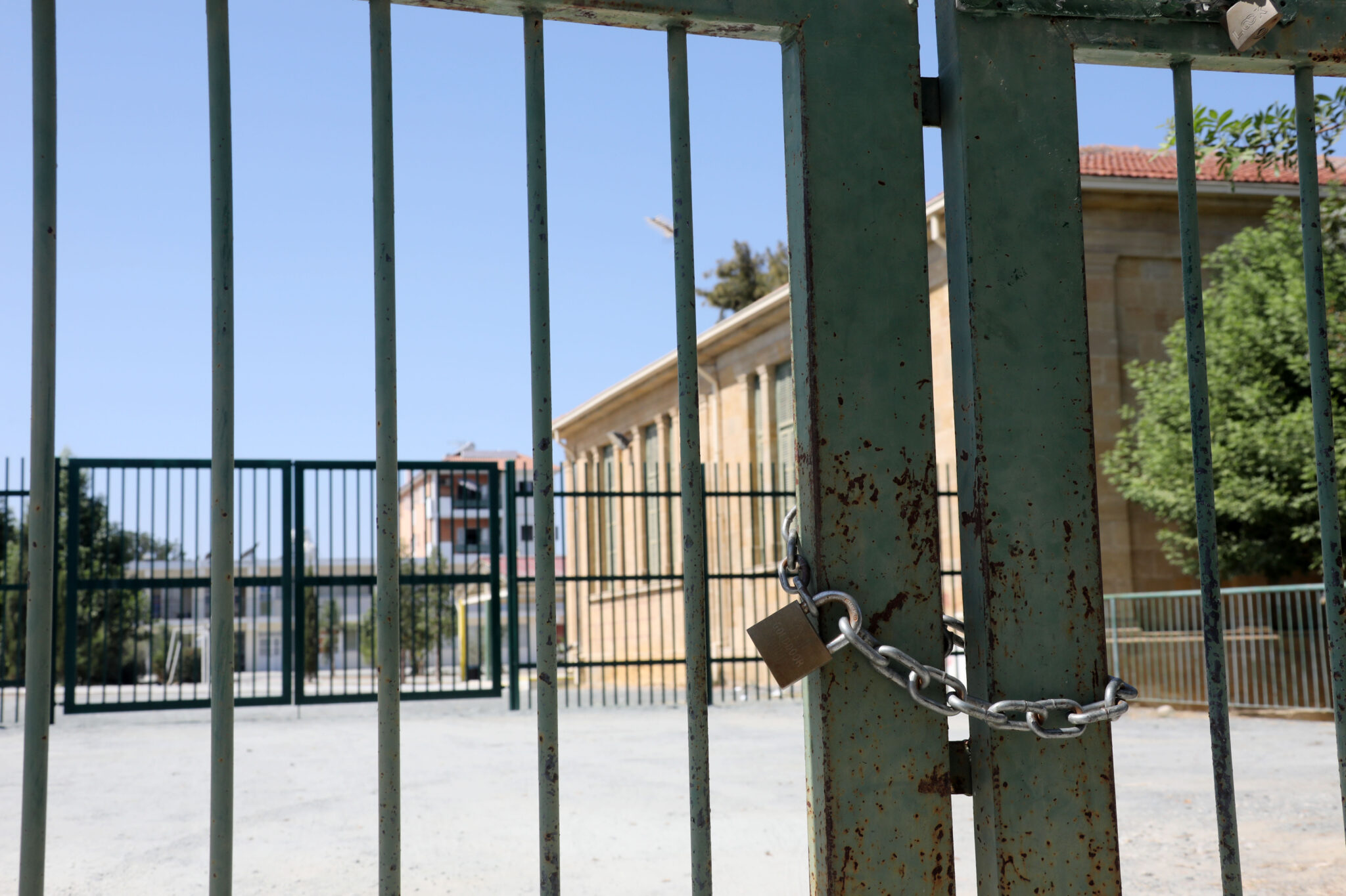 Επιμένουν για το κλείσιμο σχολείων στην Πόλη Χρυσοχούς, διαφωνεί το ΥΠΠΑΝ (VID)