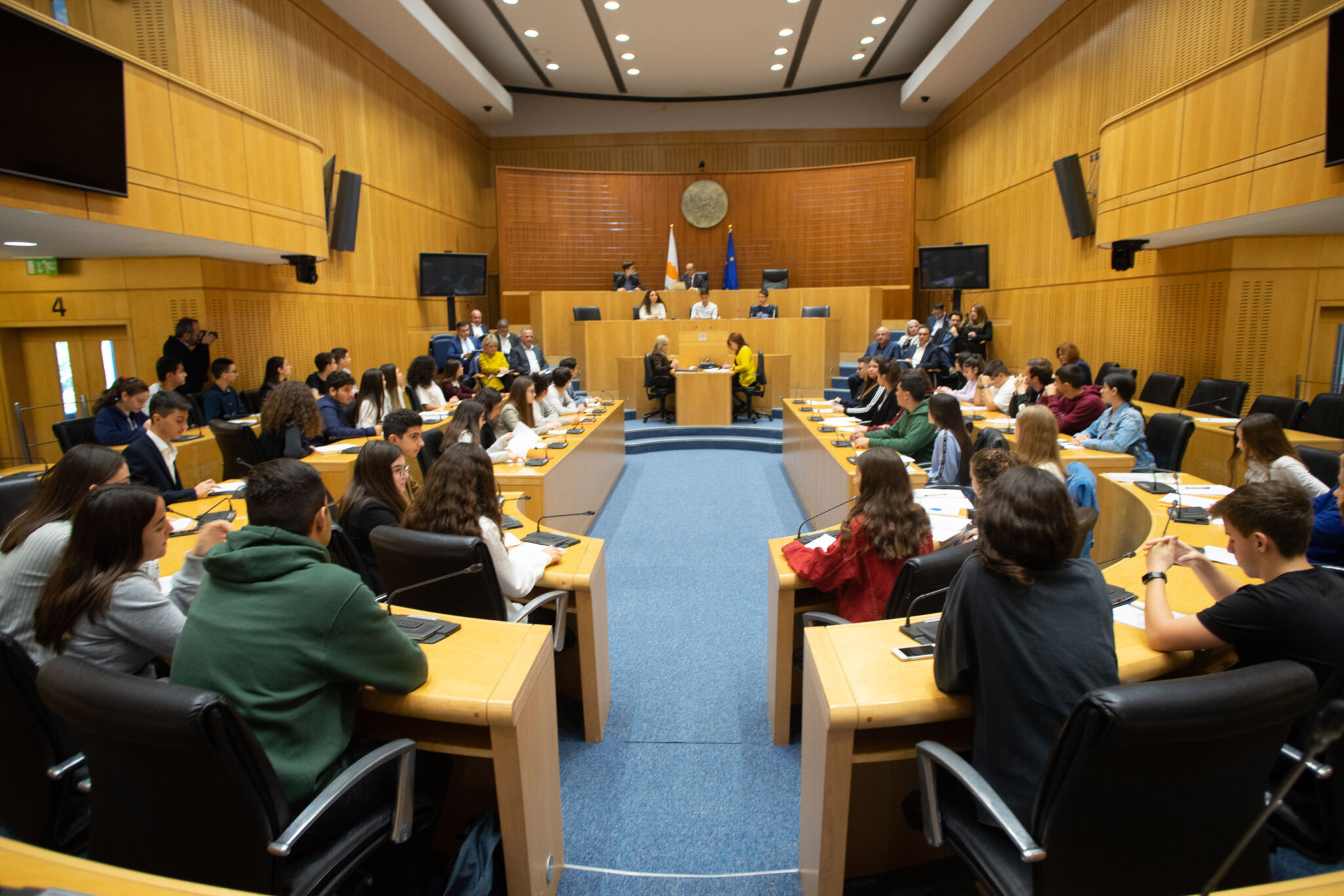 Ο κορωνοϊός "χτύπησε" στην Βουλή των Αντιπροσώπων