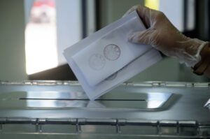 Τουρκοκυπριακές εκλογές: Απρόοπτα, παρατράγουδα και συλλήψεις (ΒΙΝΤΕΟ)