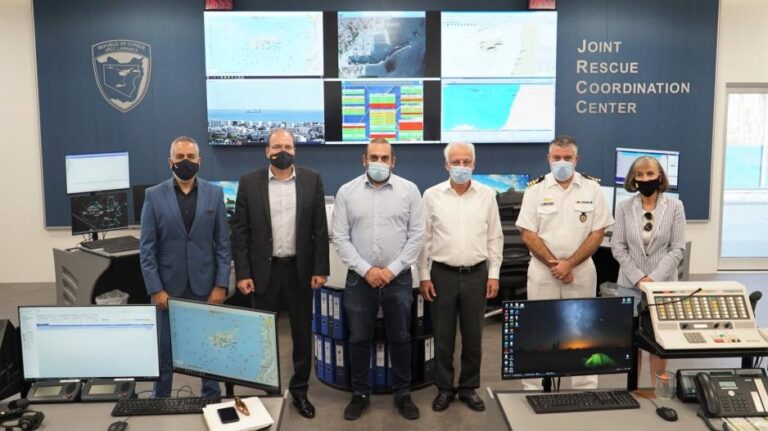 Σε αυτοπεριορισμό αξιωματούχοι και μέλη του Υπουργικού λόγω κρούσματος (ΒΙΝΤΕΟ)