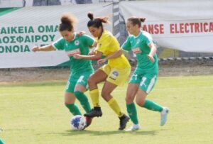 Εικόνες ντροπής στο ΑΕΛ-Ομόνοια στο πρωτάθλημα γυναικών με εισβολή οπαδών