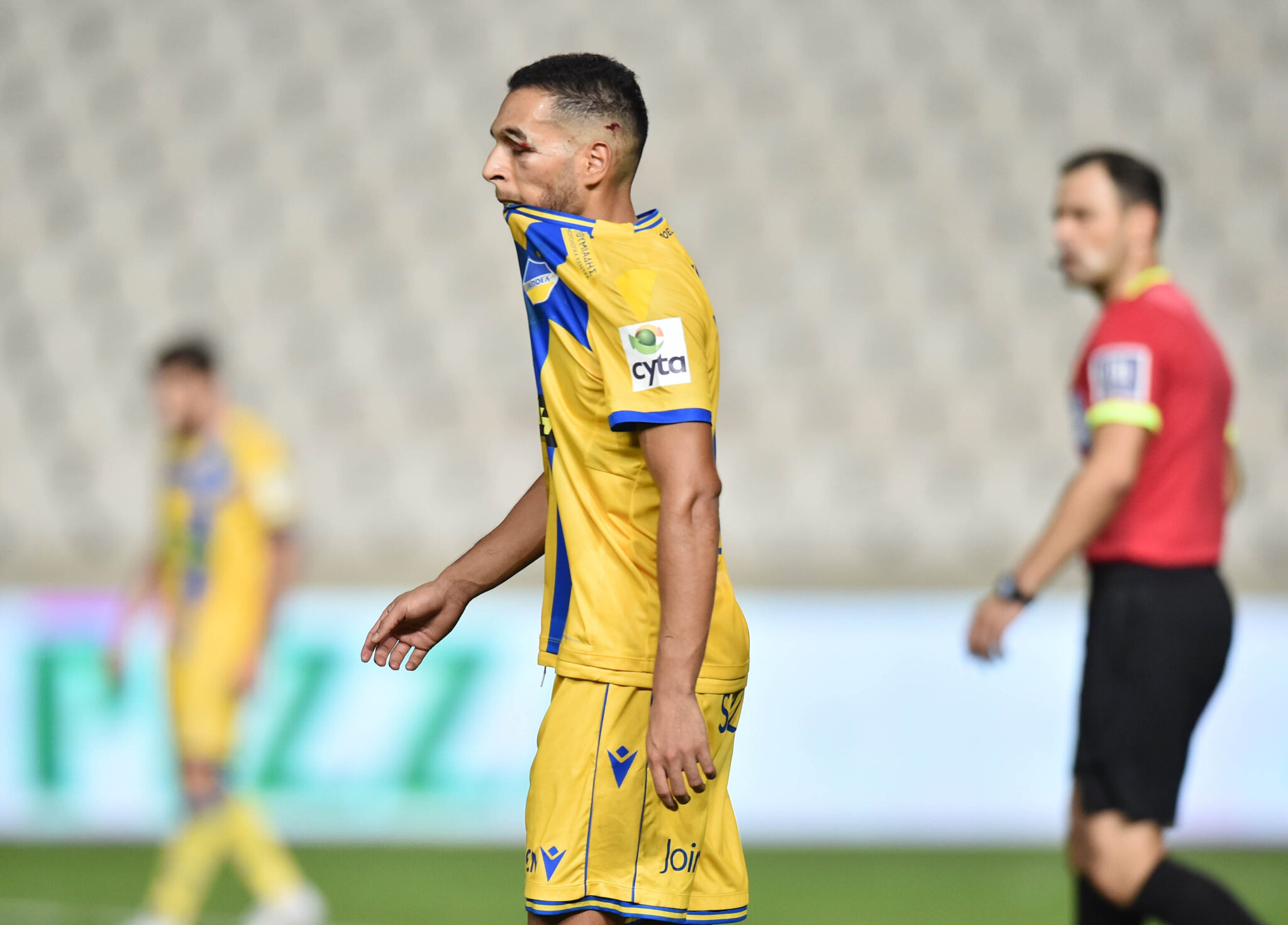 Δείχνει άρρωστος, βαριά…