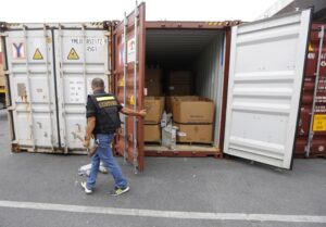 200,000 ευρώ πρόστιμο σε 57χρονο που "πιάστηκε" με χιλιάδες καπνικά προϊόντα