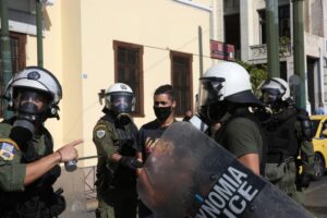 Ένταση και επεισόδια στη μαθητική πορεία στην Αθήνα