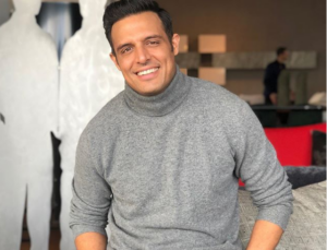 Ο Σάββας Πούμπουρας μας "συστήνει" πρώτη φορά την μικρότερη αδερφή του (ΦΩΤΟ)