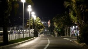 Νυχτερινή απαγόρευση κυκλοφορίας στις μεγάλες πόλεις της Γαλλίας για έναν μήνα