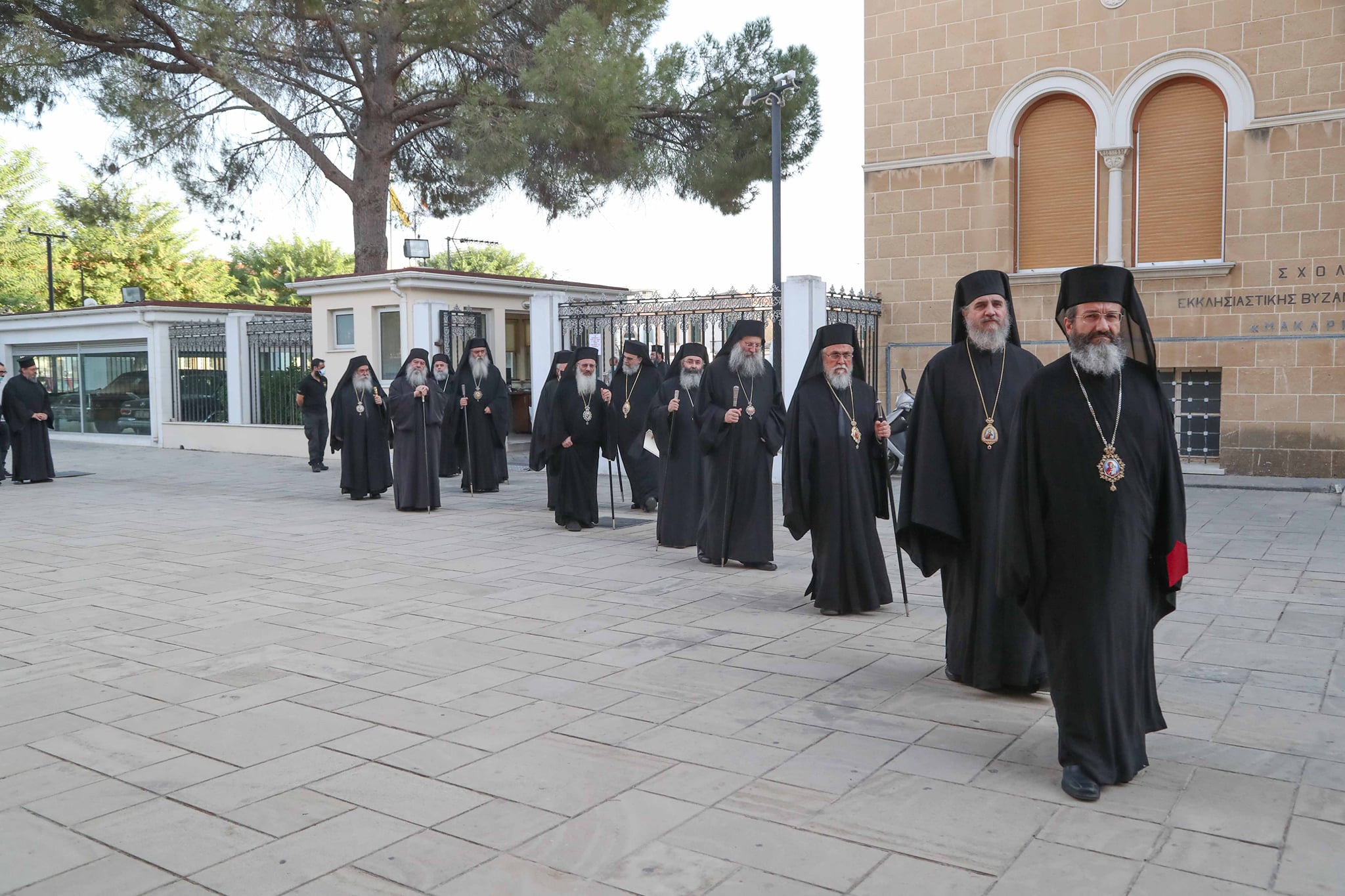 "Ρήγμα" στην Εκκλησία για το Ουκρανικό: Δέκα υπέρ Αρχιεπισκόπου, επτά εναντίον