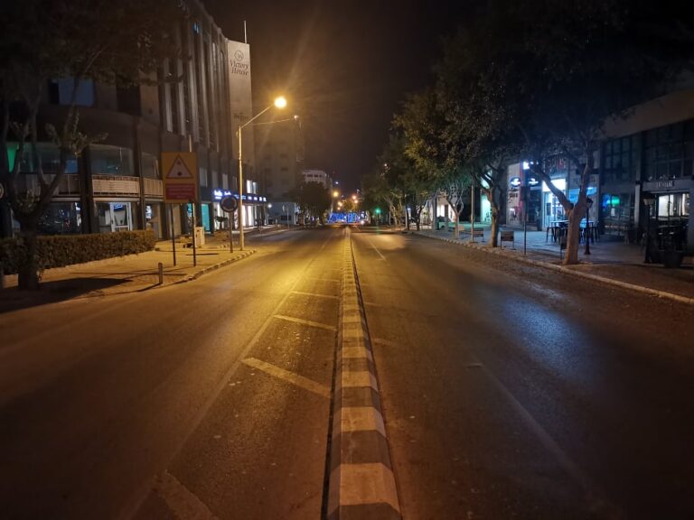 «Κόκκινες ζώνες» Λεμεσός και Πάφος: Σε ισχύ τα νέα μέτρα κατά της πανδημίας