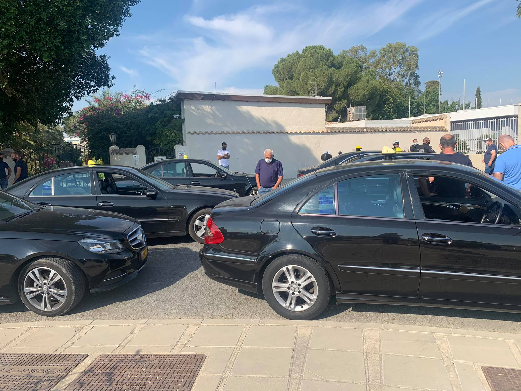 Ανέβασαν χειρόφρενο οι οδηγοί ταξί,"5 ώρες χωρίς πελάτες στις καλύτερες πιάτσες"