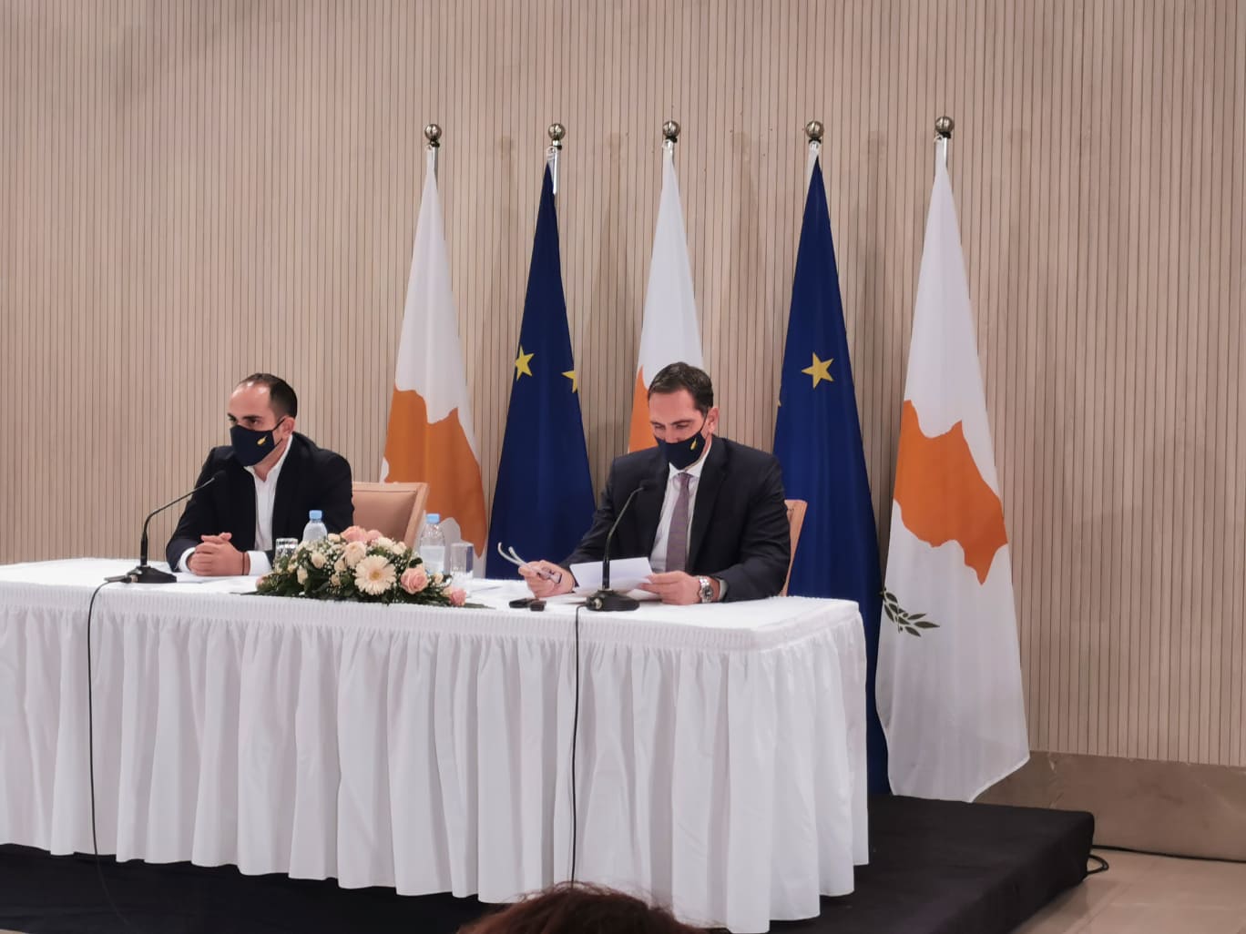 Νυχτερινό curfew παγκύπρια και κλείνουν οι χώροι εστίασης στις 22:30(VID)