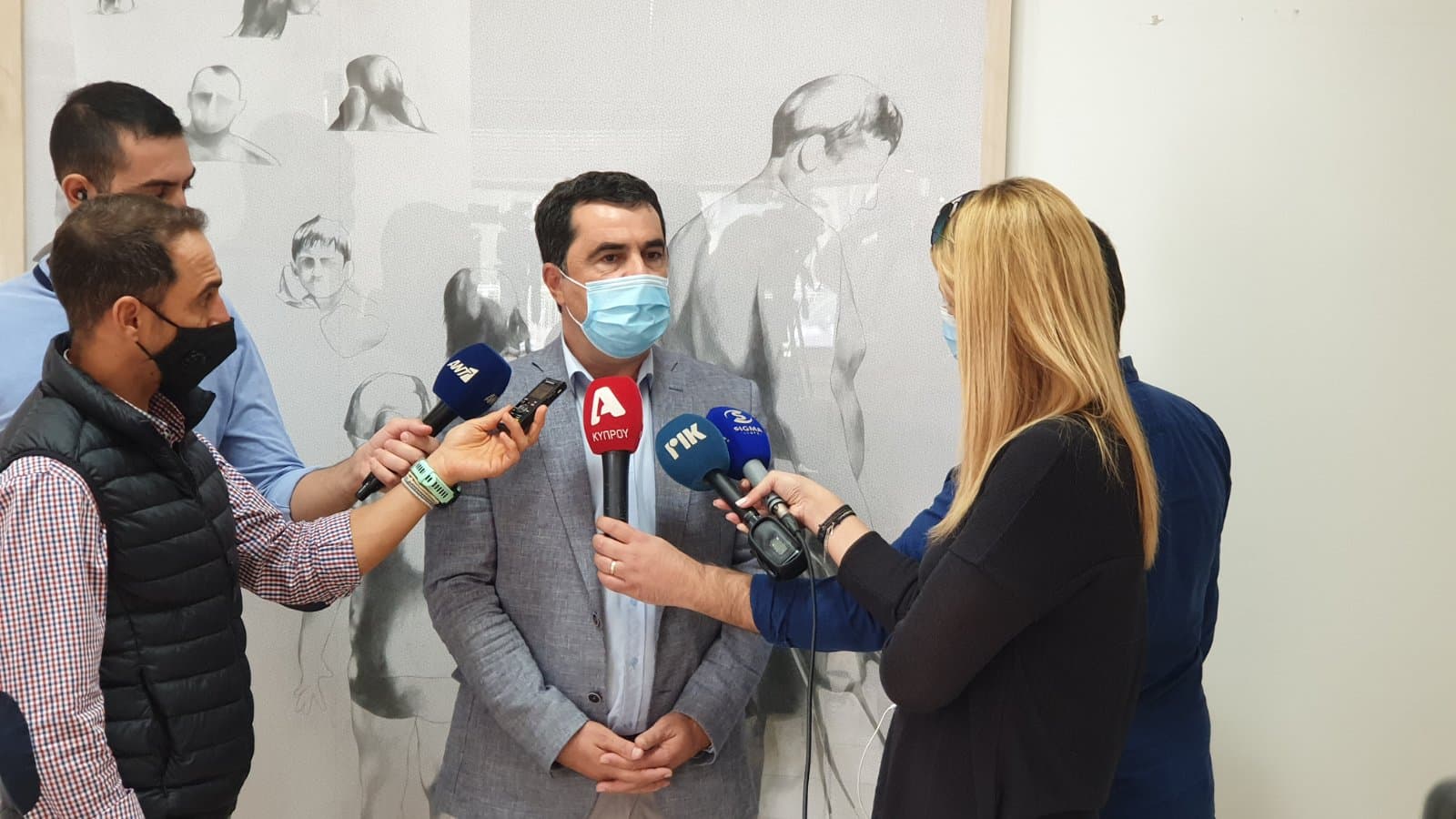 Ντοκουμέντα για ύποπτους τρομοκράτες και ΜΚΟ παρέδωσε ο Μυλωνάς στην Γιολίτη