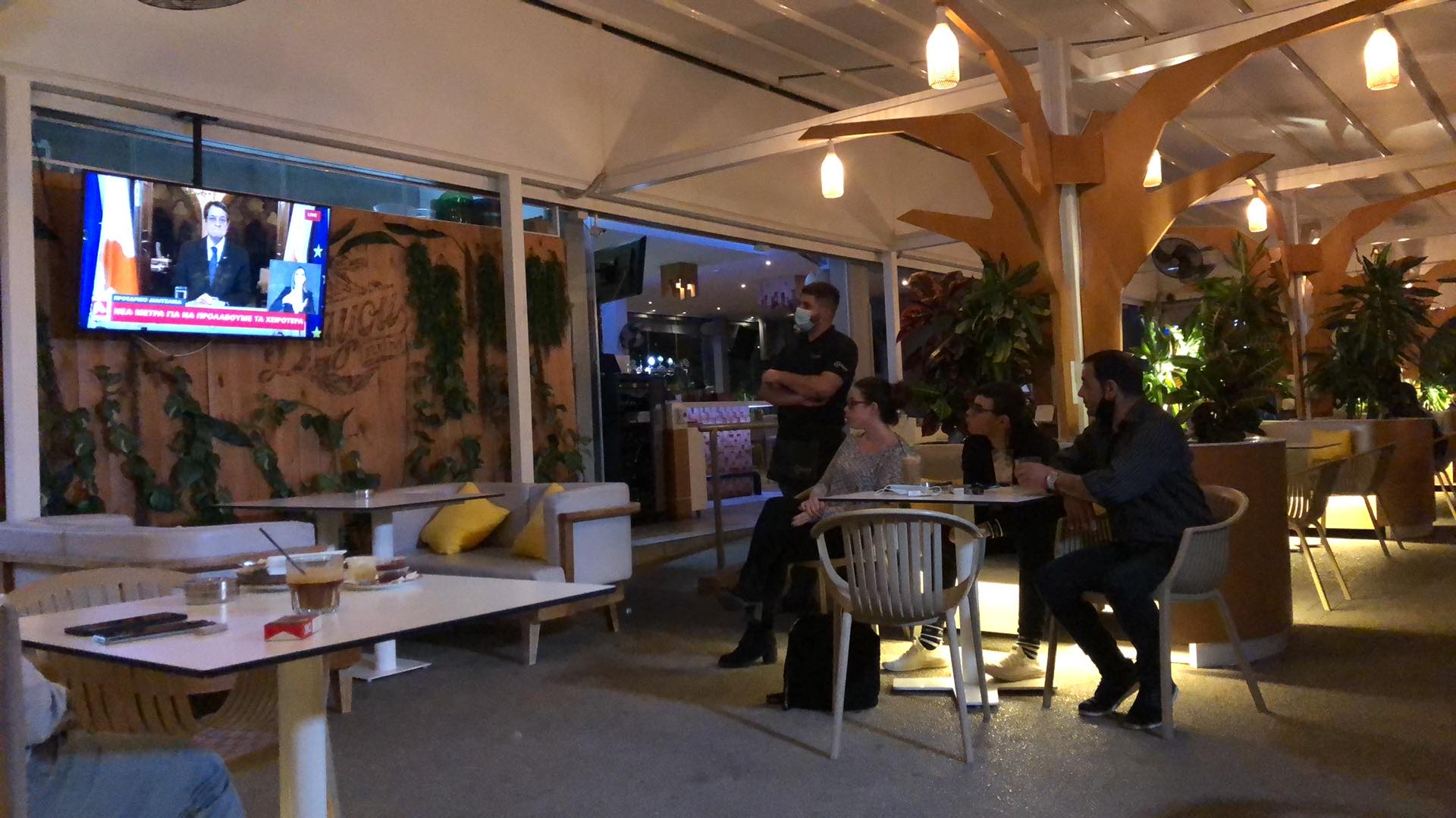 Για οκτώ λόγους η κυβέρνηση έβαλε "λουκέτο" σε Λεμεσό-Πάφο και επέβαλε νέα μέτρα