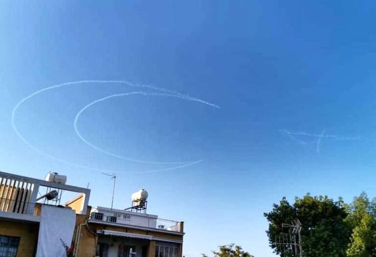 Τουρκικά μαχητικά σχημάτισαν την ημισέληνο στους κυπριακούς αιθέρες