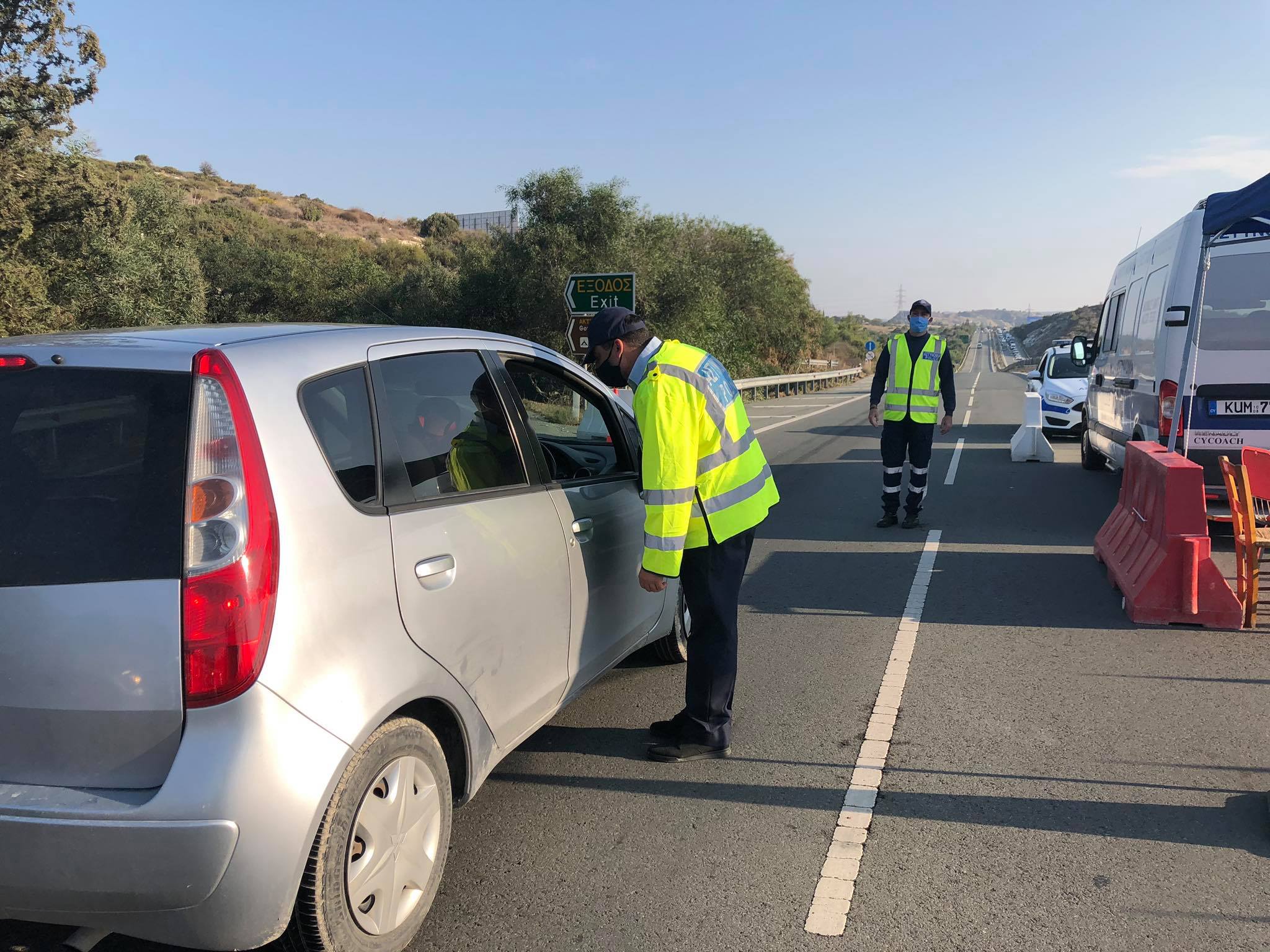 Δεκαέξι πολίτες παραβίασαν το curfew και πλήρωσαν "καμπάνα" τριακοσίων ευρώ