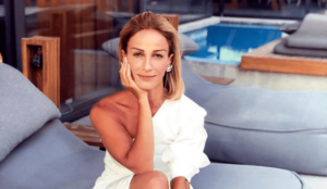 Στο εντυπωσιακό σπίτι της Έμιλυς Γιολίτη με τα πανέμορφα έργα τέχνης (ΒΙΝΤΕΟ)