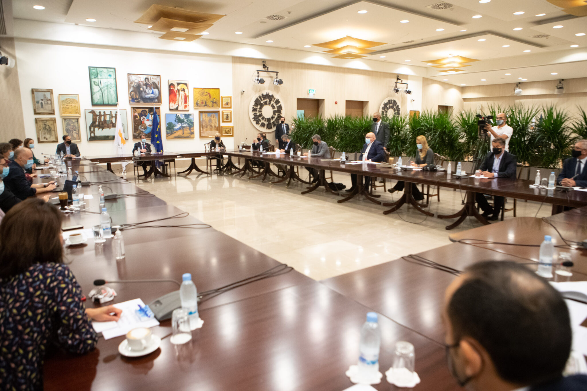 Κατέθεσαν εισηγήσεις για νέα μέτρα οι επιδημιολόγοι στον Πρόεδρο της Δημοκρατίας