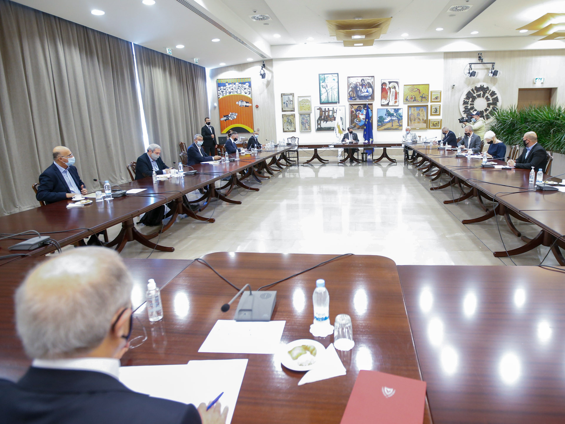 "Σκληρά" τα νέα μέτρα κατά του κορωνοϊού είπε πολιτικός αρχηγός στον Πρόεδρο