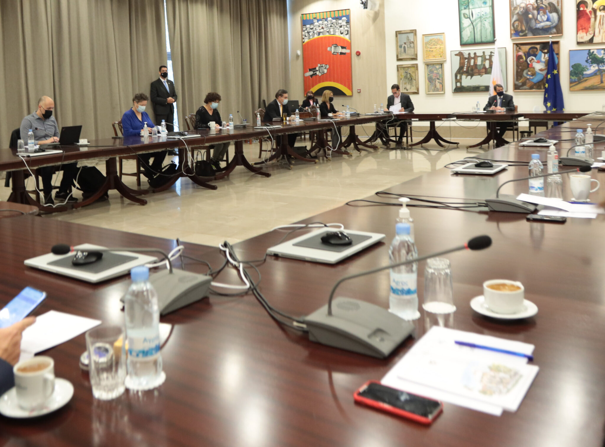 Χαλαρώσεις γιορτών, ξεκλειδώνει η Πάφος και ανοίγουν επιχειρήσεις στην Λεμεσό